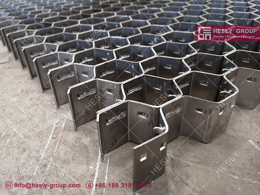 310S Hexsteel Grid 60 мм глубины х 14 мм размера 914х1050 мм Hexsteel с копьями поставщик